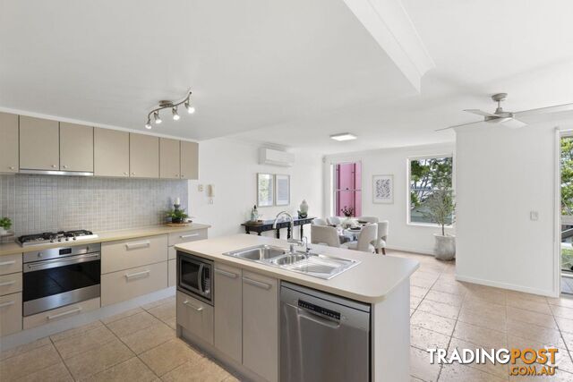 2/3108 The Boulevard Carrara QLD 4211 - photo 5 of 15