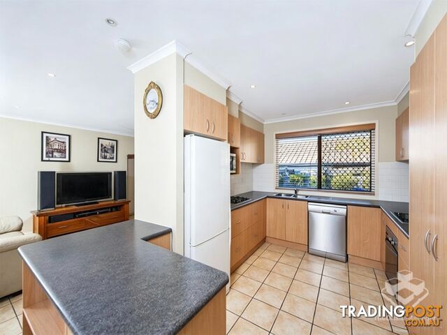 43 Allied Drive Arundel QLD 4214 - photo 3 of 11