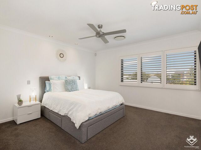 54 Milton Avenue Paradise Point QLD 4216