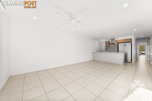 35 Huon Place Hillcrest QLD 4118 - photo 3 of 12