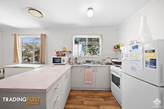 27 Cedar Drive Stapylton QLD 4207 - photo 4 of 11