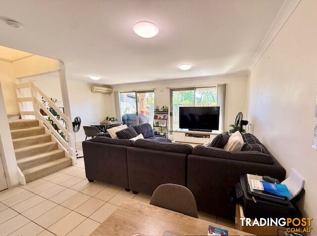 ID:21197005 220 Christine Avenue Burleigh Waters QLD 4220 - photo 3 of 14