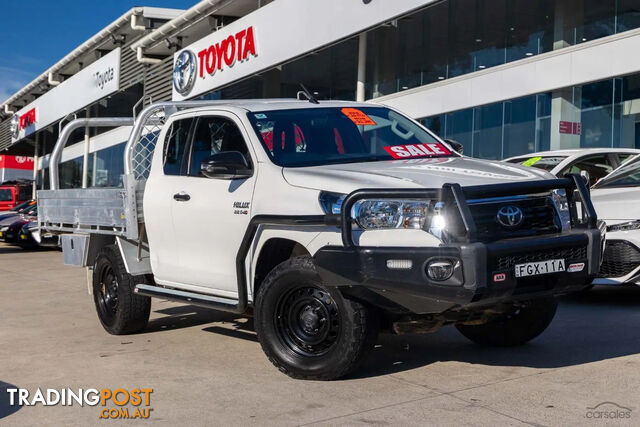 2020 TOYOTA HILUX SR  CAB CHASSIS