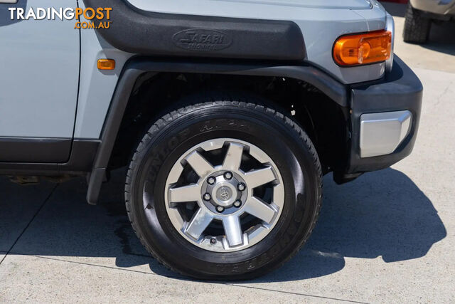 2015 TOYOTA FJ CRUISER SUV - photo 2 of 20