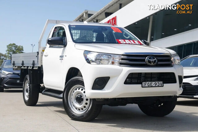 2023 TOYOTA HILUX SR  CAB CHASSIS