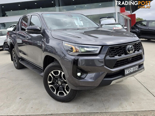 2025 TOYOTA HILUX SR5 UTE
