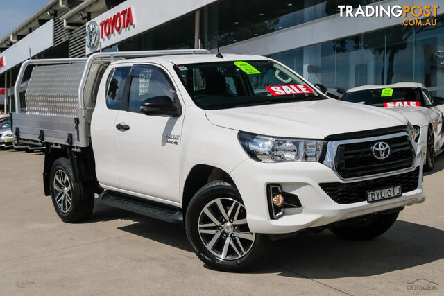 2018 TOYOTA HILUX SR  CAB CHASSIS