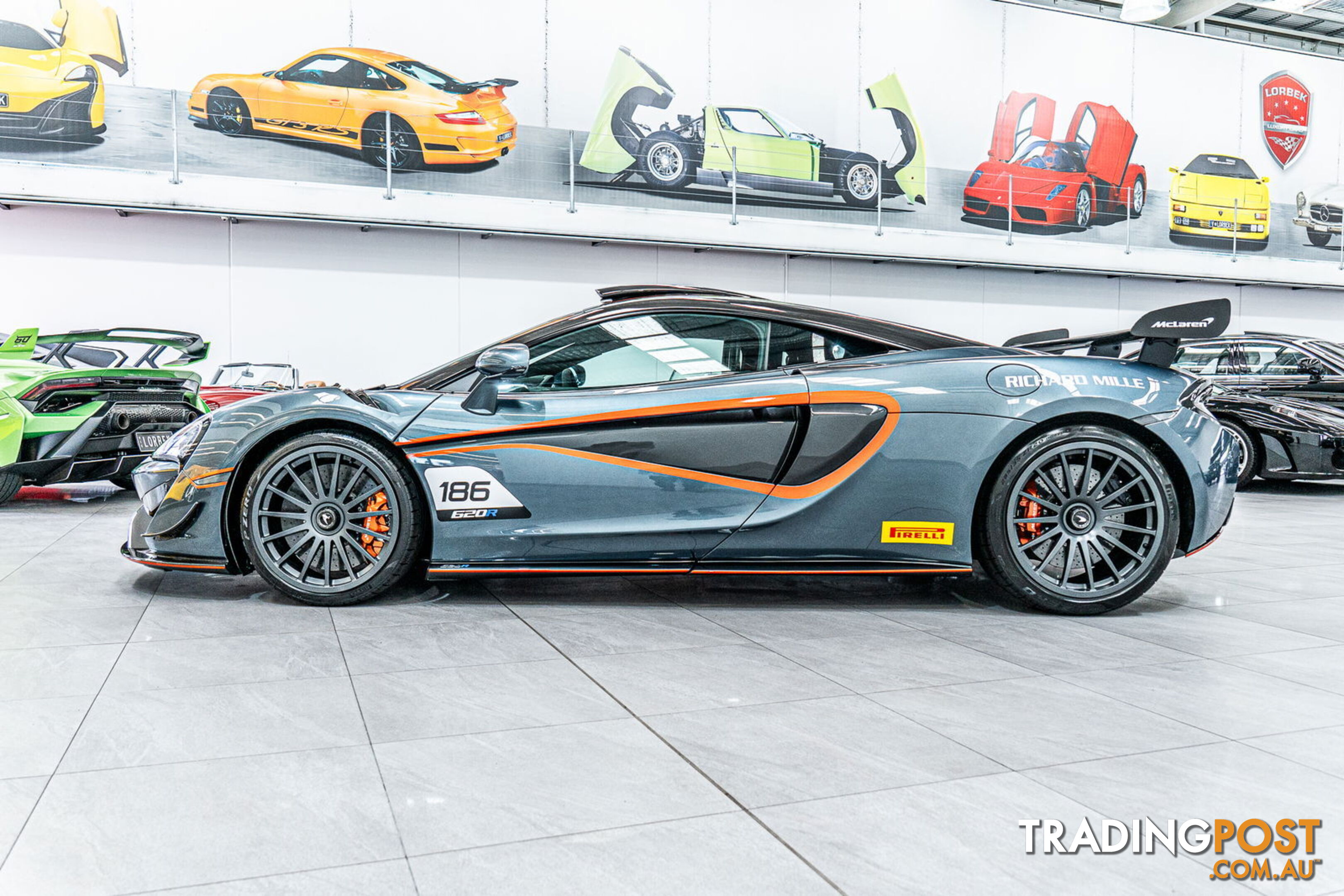 2020 McLaren 620R  