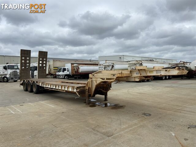 1994 Air Ride Standard Triaxle Low Loader Trailer