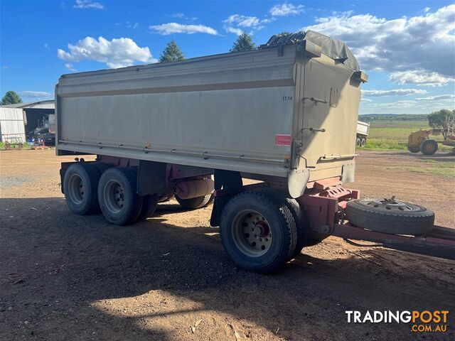 1996 Shephard Triaxle Dog Trailer