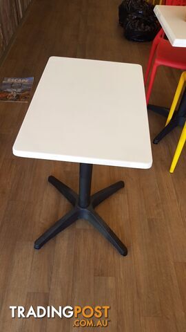 600x400mm RECTANGULAR WHITE TABLE WITH MATTE BLACK ROMA BASE