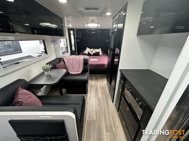 2023 Paramount Classic 18' Tandem axle combo shower/toilet