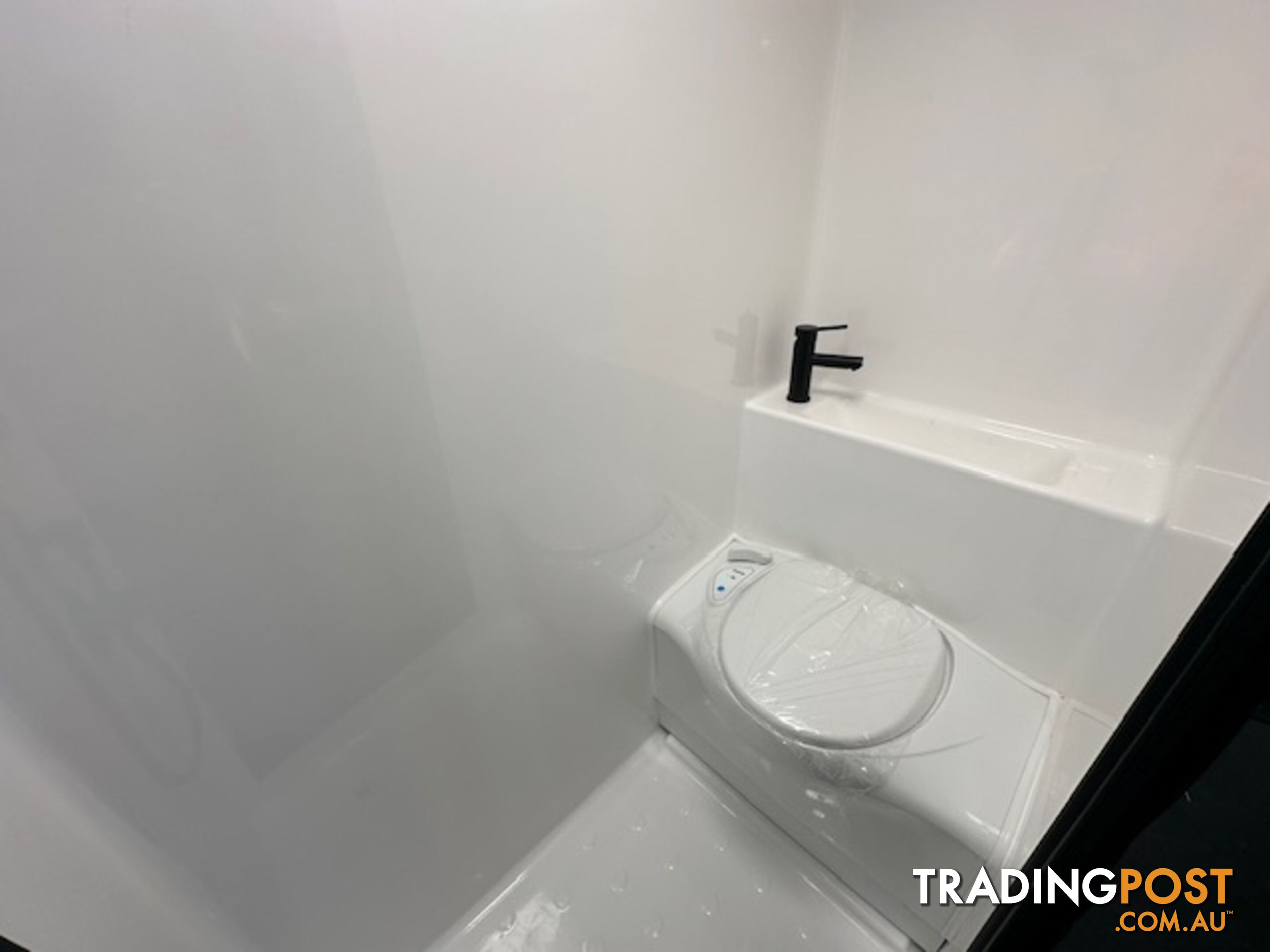 2024 20'6 Paramount Tuff Mudda Combo Shower/Toilet Celuka Composite frame