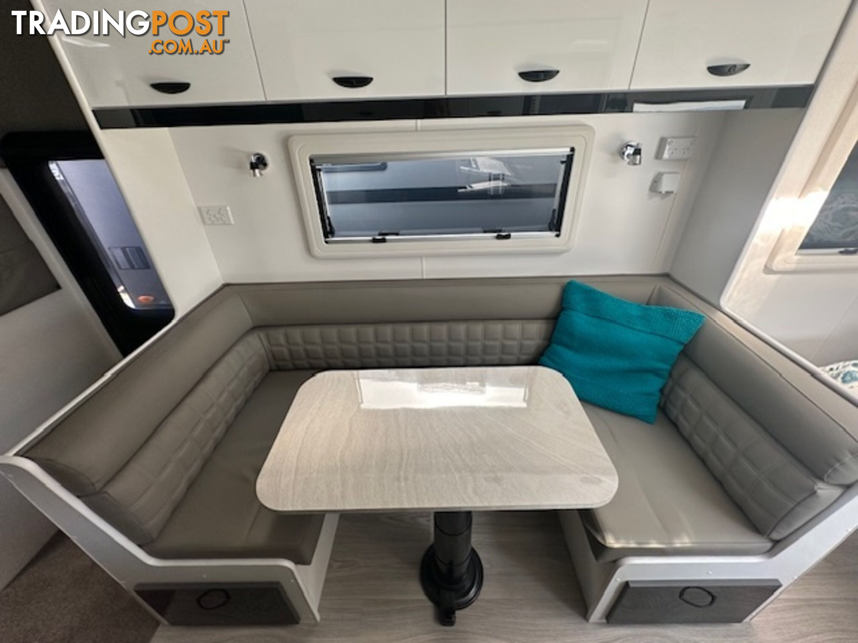 2023 20'6 Viscount WildShark V3.2 Club lounge