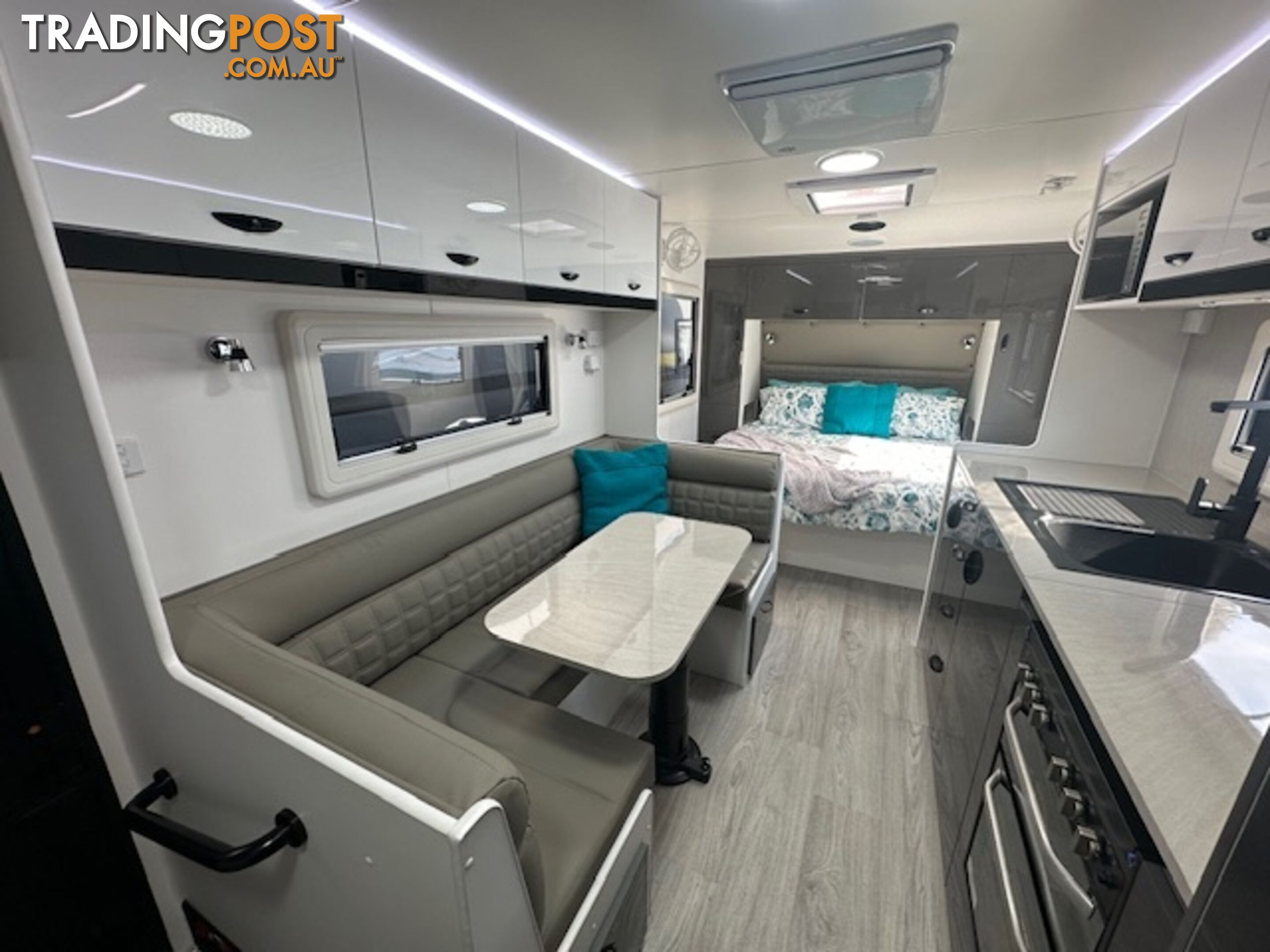 2023 20'6 Viscount WildShark V3.2 Club lounge