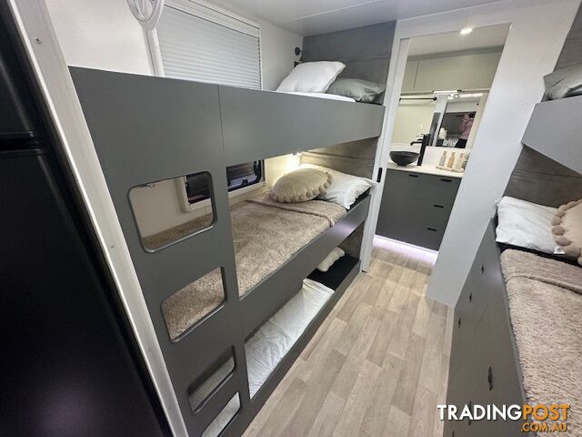 23'6 XTOUR Eclipse 4 or 5 bunk Off Road Off Grid