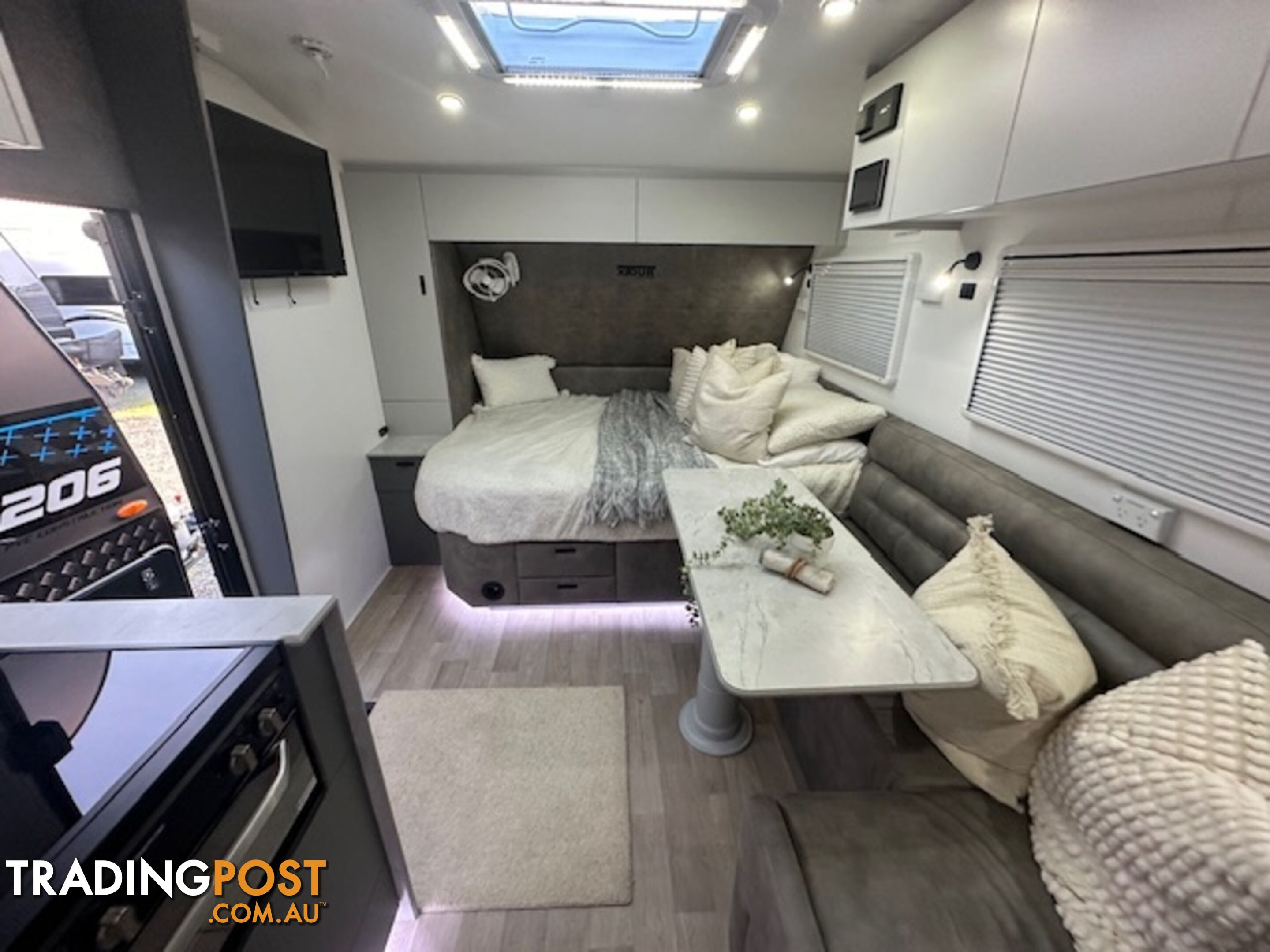 23'6 XTOUR Eclipse 4 or 5 bunk Off Road Off Grid