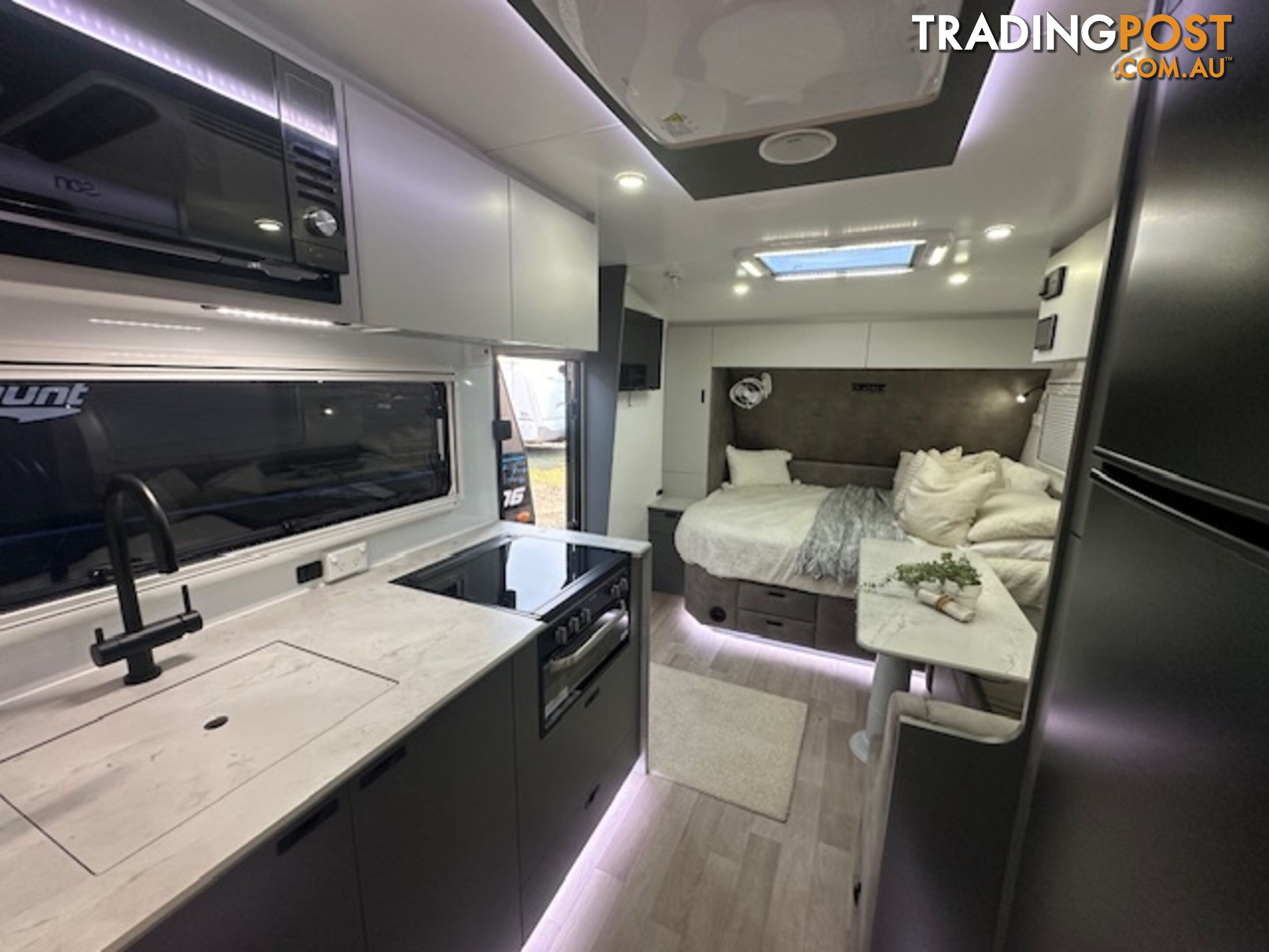 23'6 XTOUR Eclipse 4 or 5 bunk Off Road Off Grid