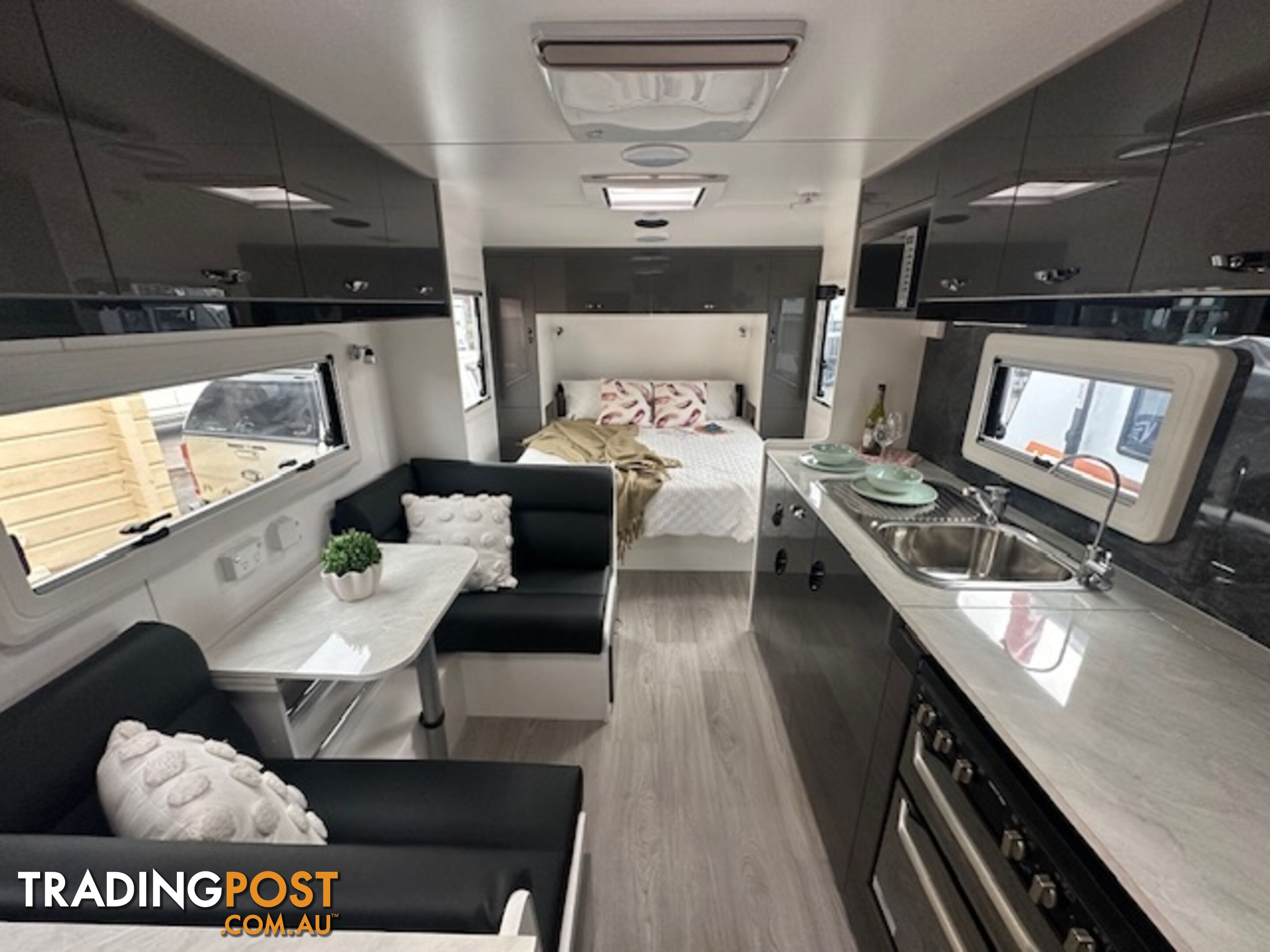 2024 20'6 Viscount V3.5 cafe with pantry on entry