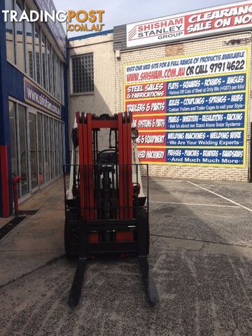 Nissan 2.0 Tonne Forklift - photo 2 of 4