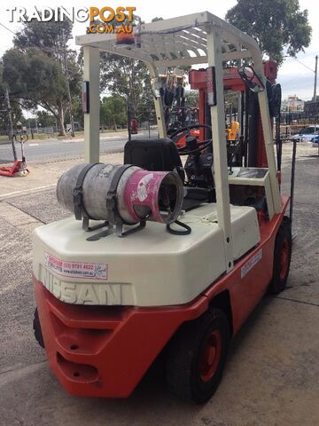 Nissan 2.0 Tonne Forklift - photo 3 of 4