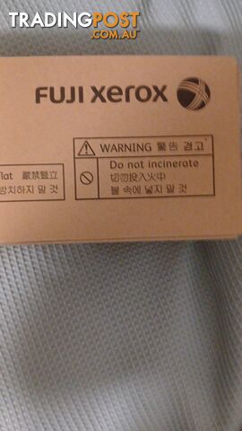 BRAND NEW Fuji xerox toner cartridge yellow CT201589 - photo 2 of 2