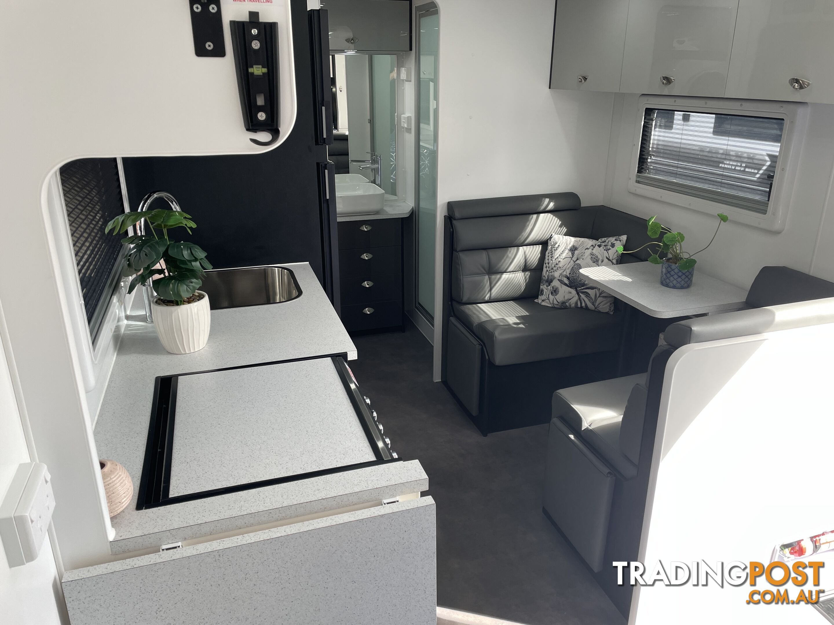 On The Move Caravans Traxx Series 3 17'6'' Centre Door