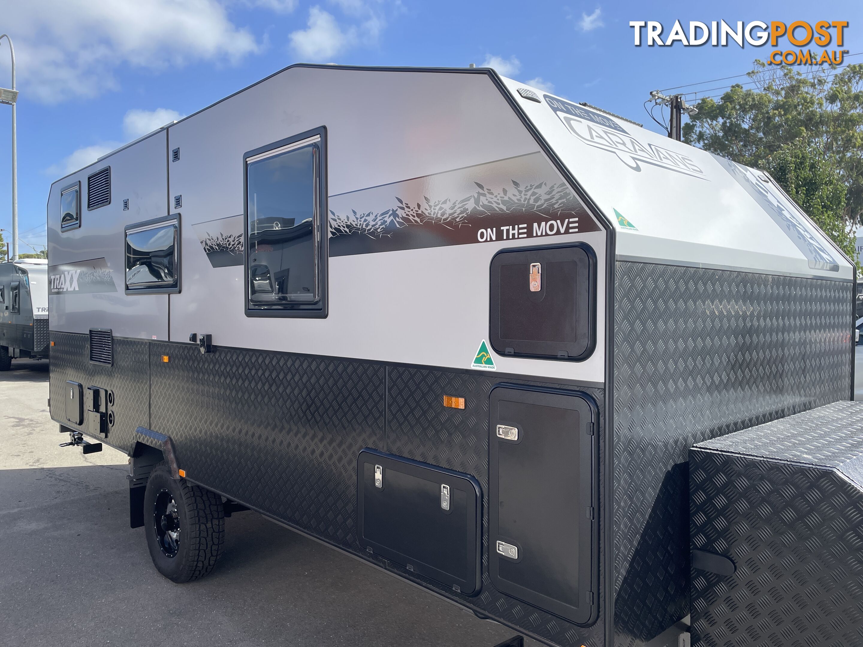 On The Move Caravans Traxx Series 3 17'6'' Centre Door