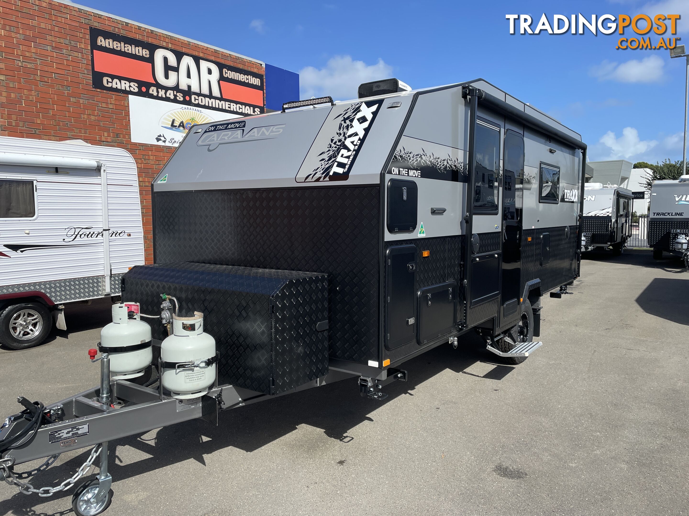 On The Move Caravans Traxx Series 3 17'6'' Centre Door