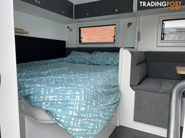 On The Move Caravans 18'6'' Family Wide Bunk