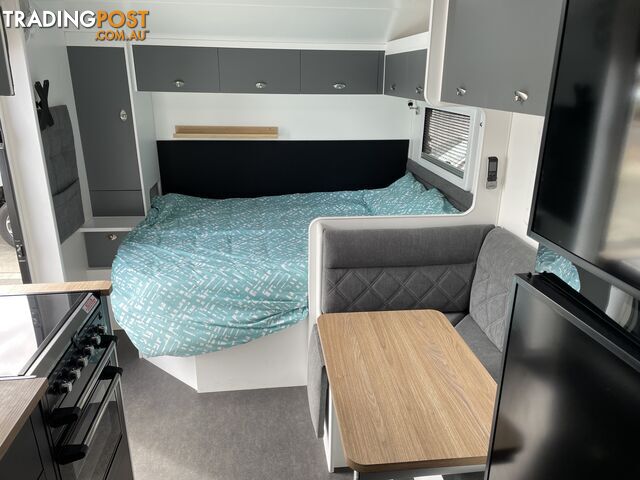 On The Move Caravans 18'6'' Family Wide Bunk