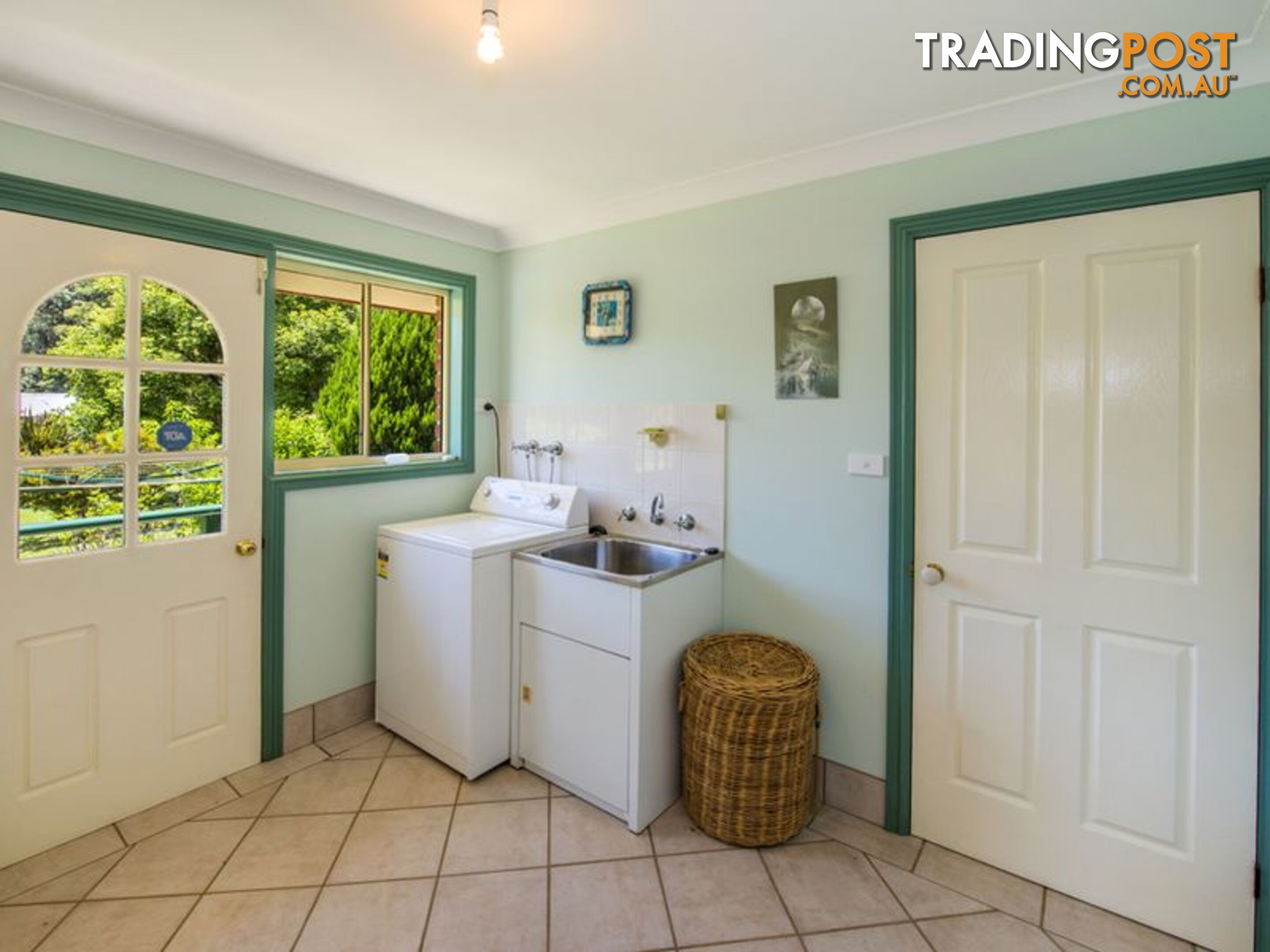 24 kimberley Grove NAMBUCCA HEADS NSW 2448