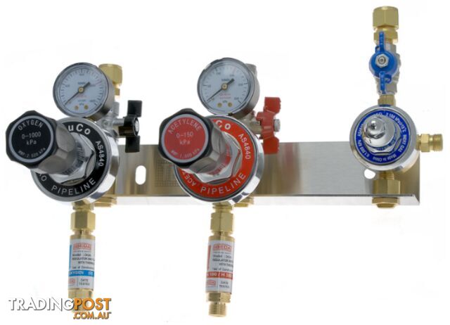 Regulated Outlet Point Triple Oxy / Acetylene / Flow Gauge FBA, Isolation, 1/2" Comp