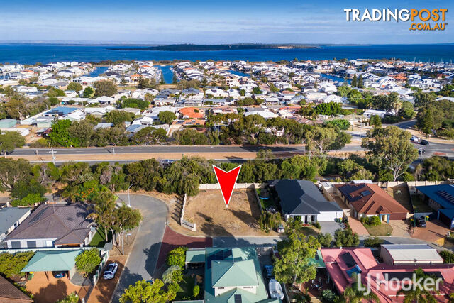 2 Royal Crescent WANNANUP WA 6210 - photo 3 of 10