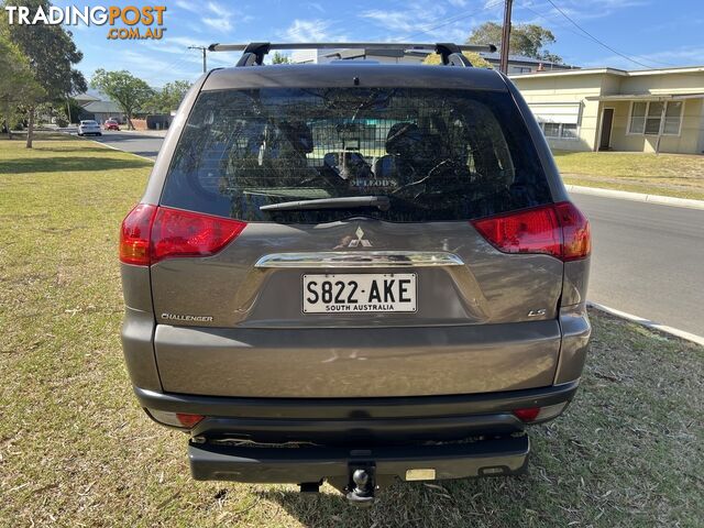 2011 MITSUBISHI CHALLENGER LS (5 SEAT) (4X4) PB MY11 WAGON