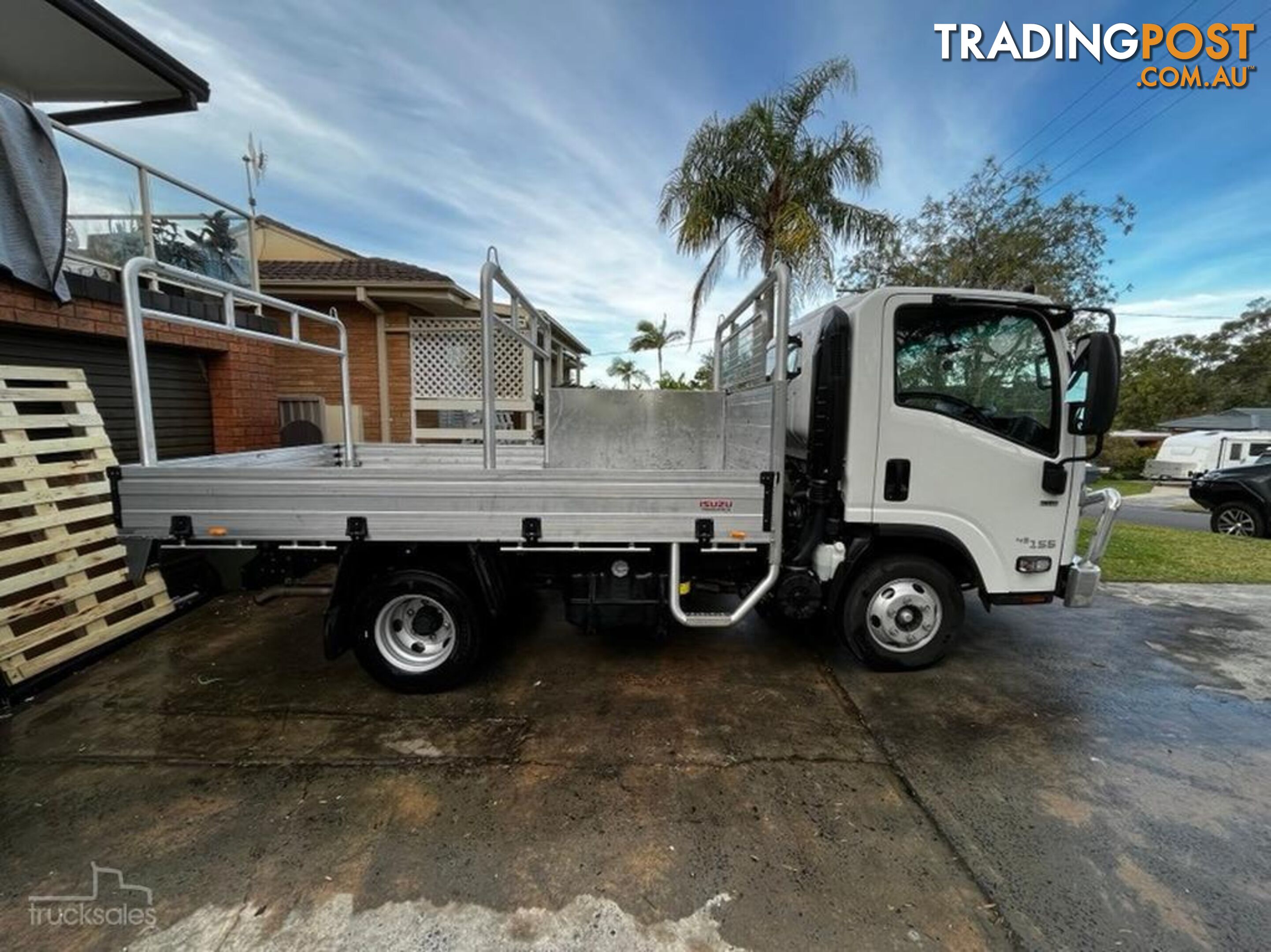 2023 ISUZU NPR Tradepack- hardly used!