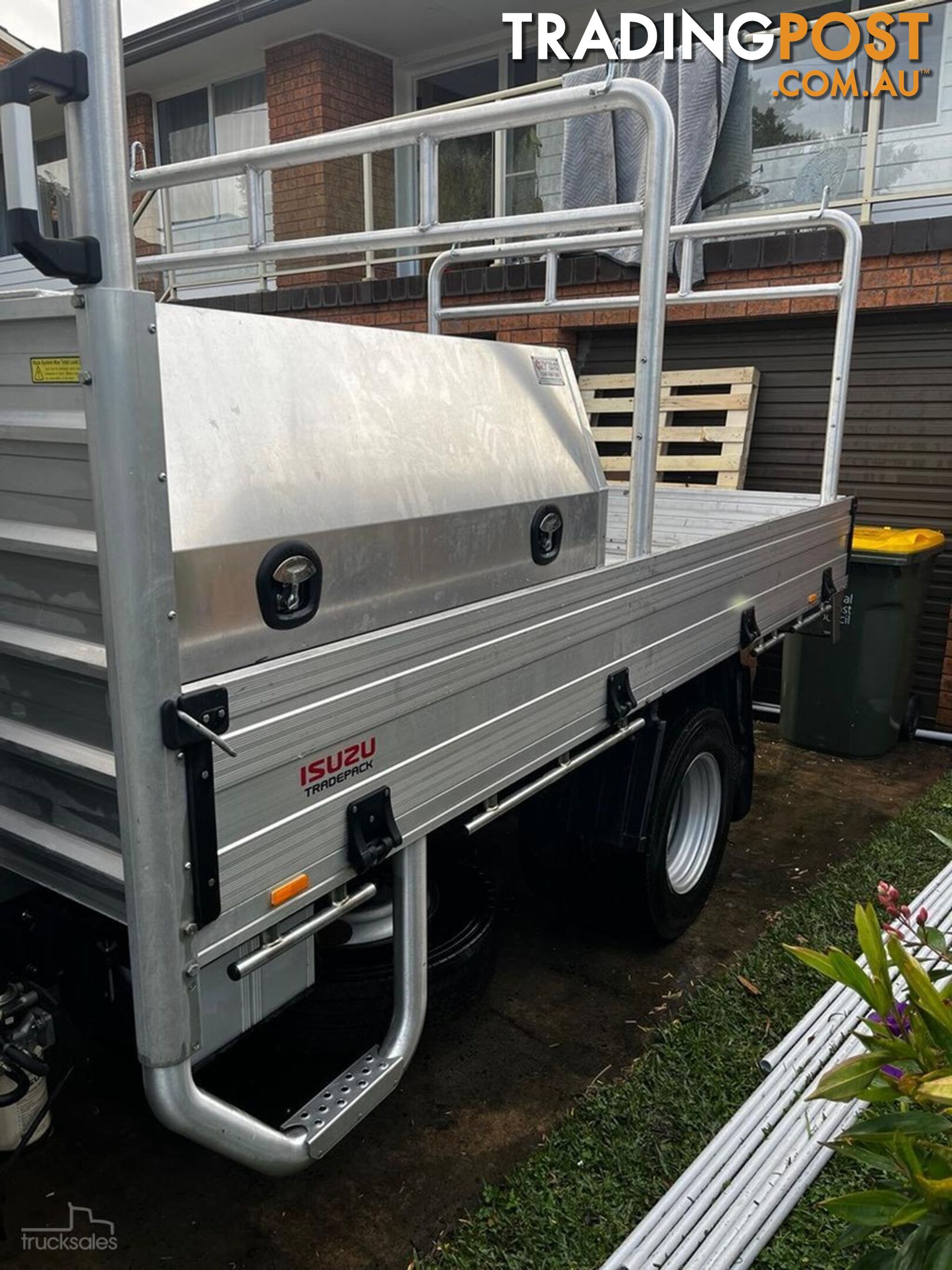 2023 ISUZU NPR Tradepack- hardly used!