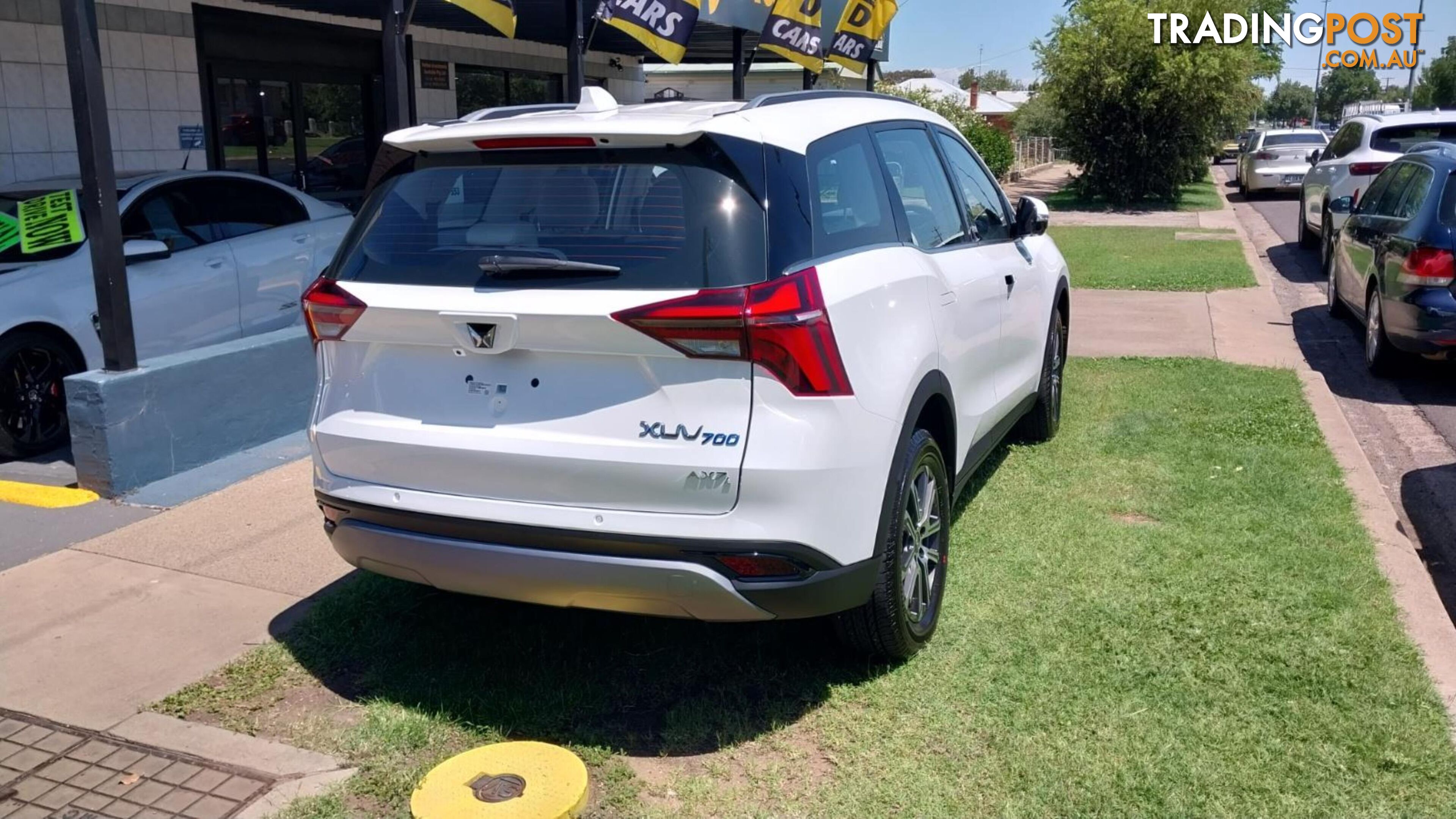 2023 MAHINDRA XUV700  AX7L WAGON