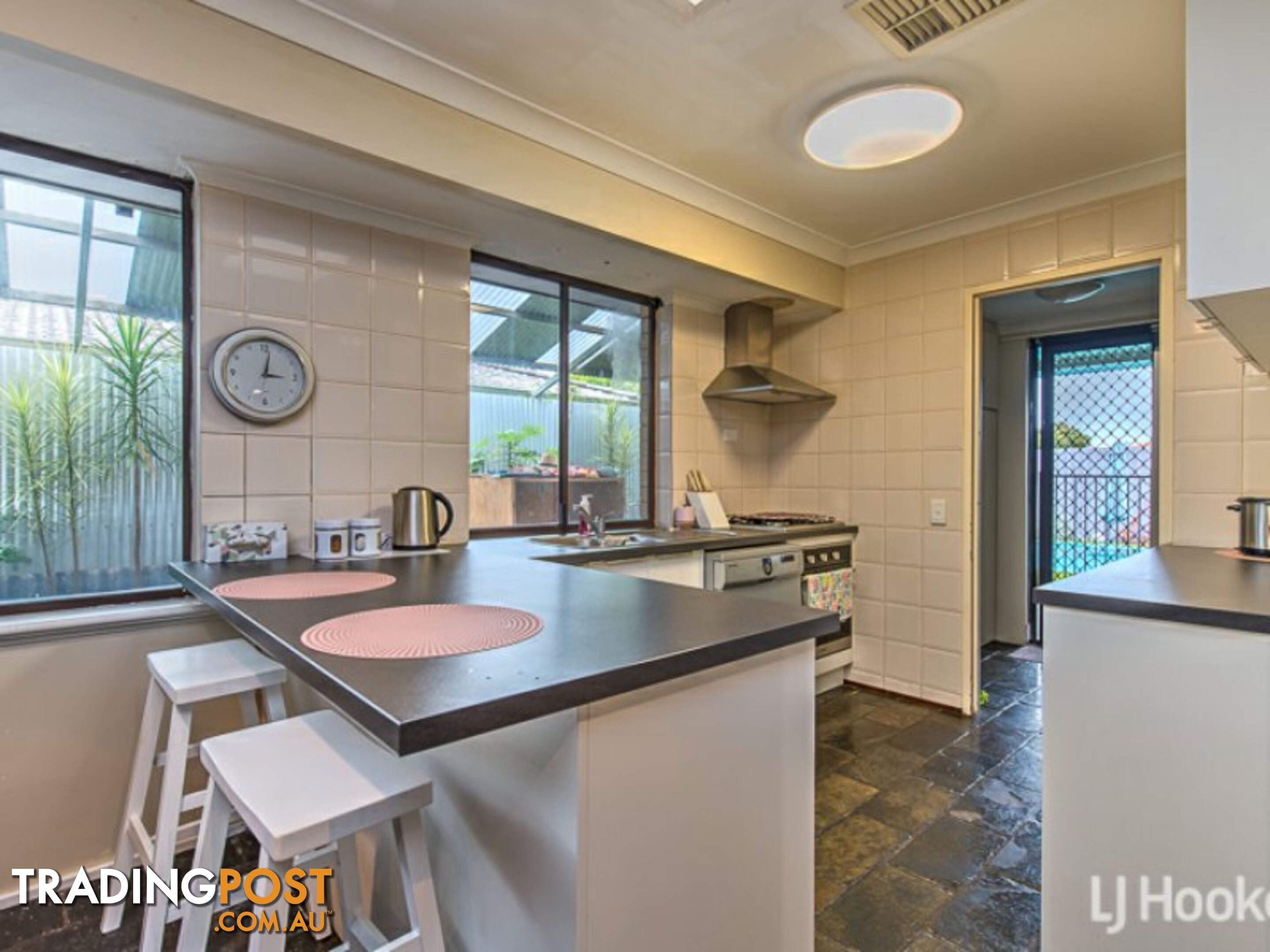 17 Grainger Way THORNLIE WA 6108