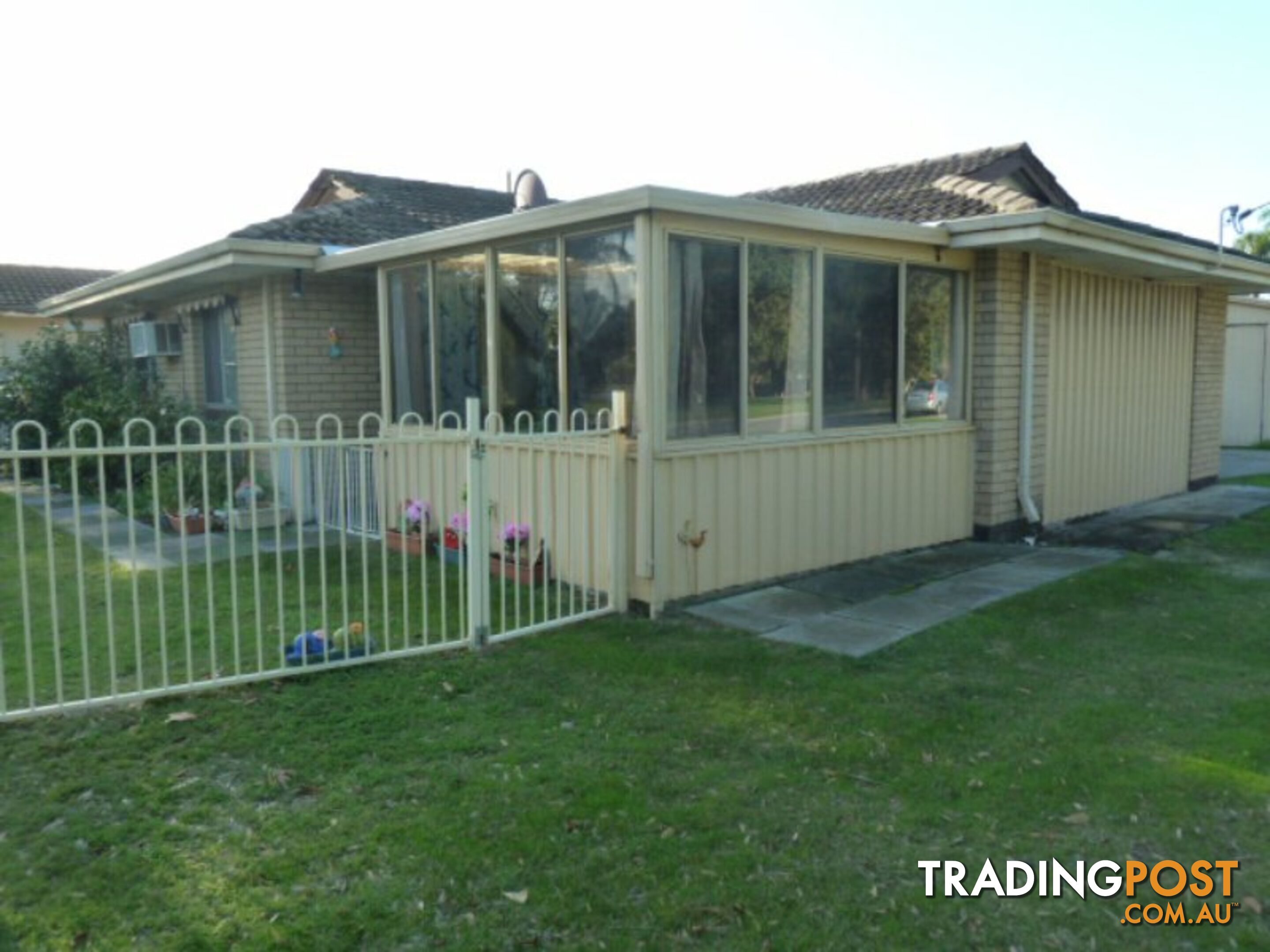 2 Glyndebourne Avenue THORNLIE WA 6108