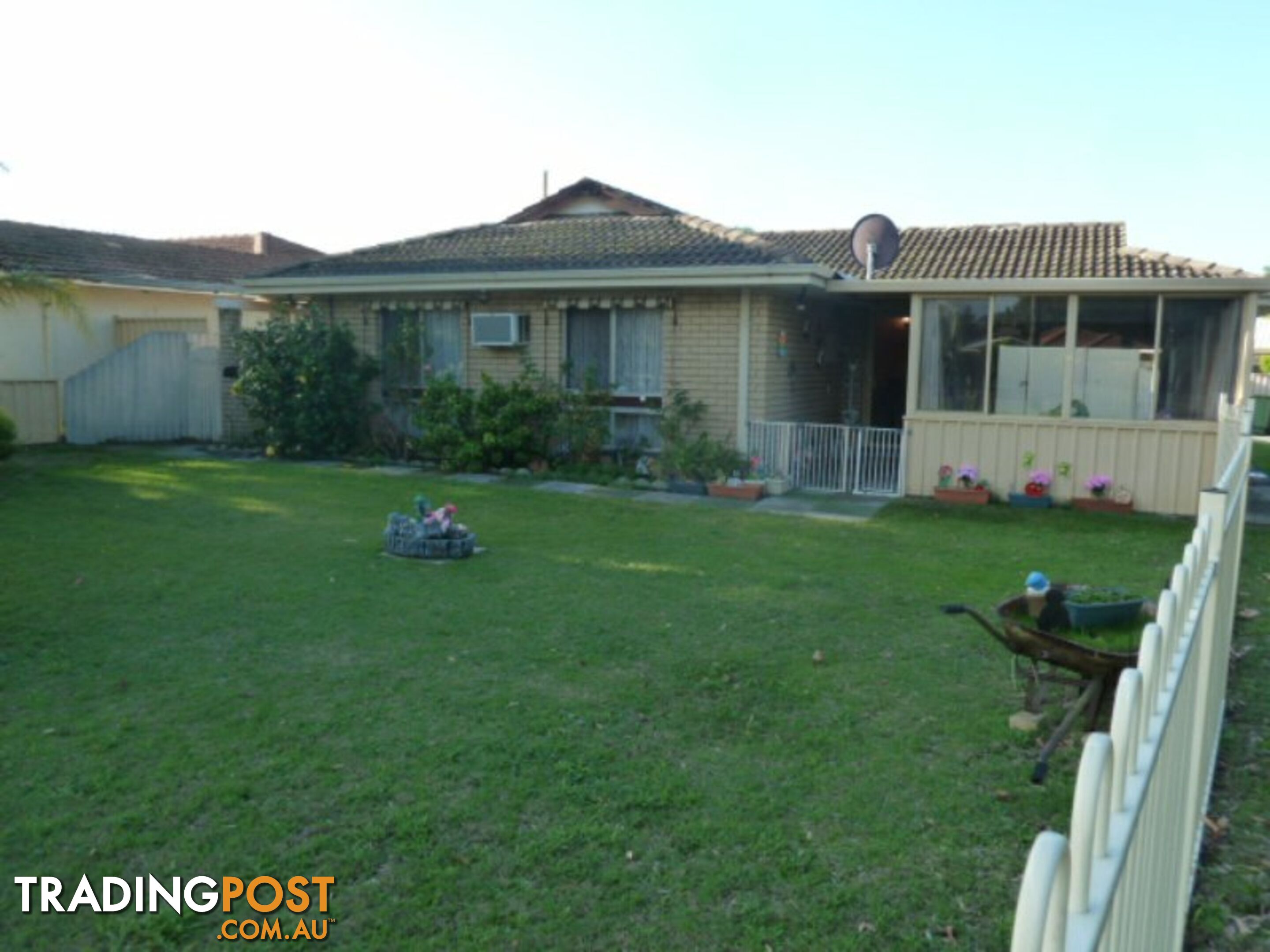 2 Glyndebourne Avenue THORNLIE WA 6108