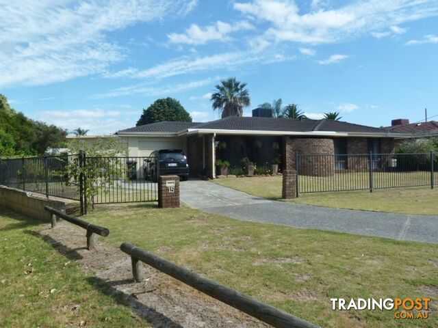 15 Ilford Place THORNLIE WA 6108