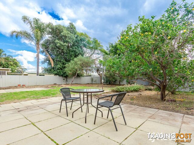 24 Hargrave Drive THORNLIE WA 6108