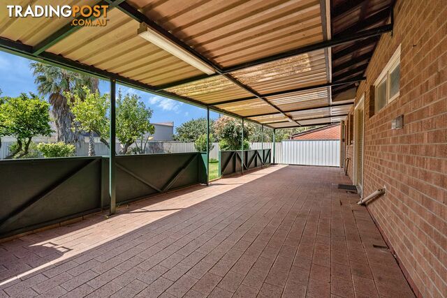 5 Cowan Street MADDINGTON WA 6109