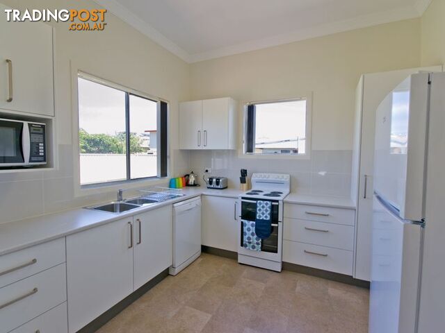 Cottage on River/2 River Street YAMBA NSW 2464