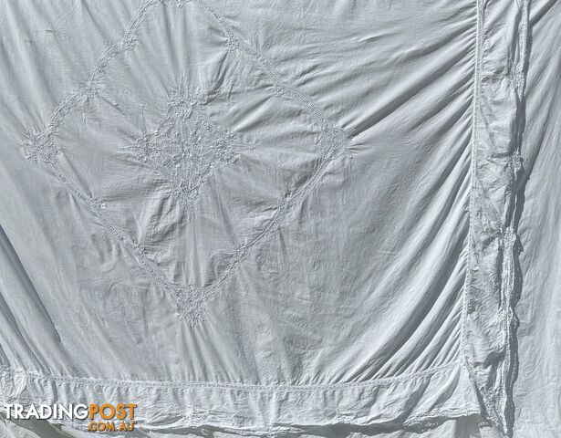 QUEEN WHITE COTTON QUILT COVER -  CROCHETING / COTTON