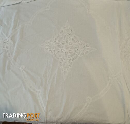 QUEEN WHITE COTTON QUILT COVER -  CROCHETING / COTTON
