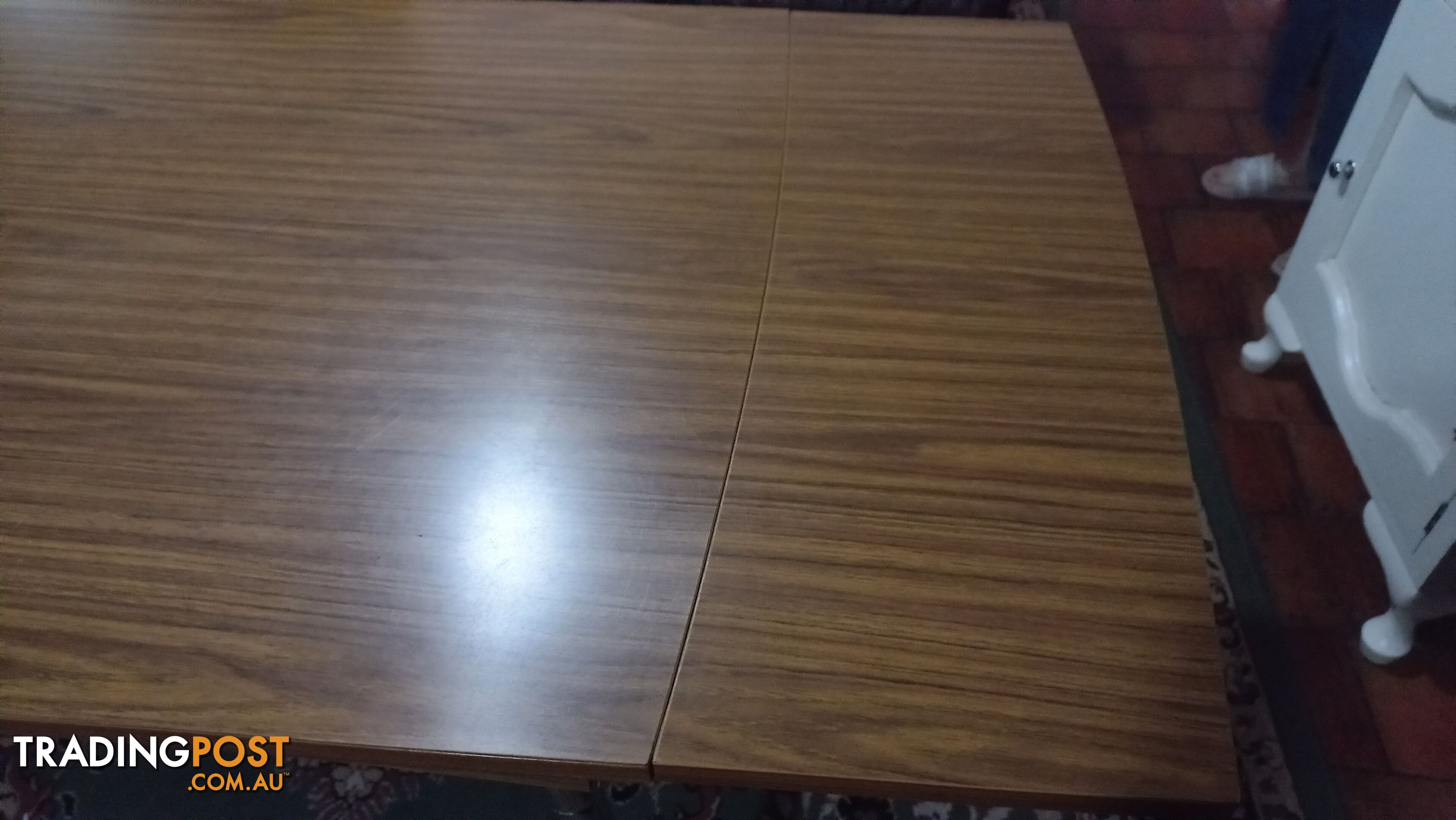 Retro Extendable Dining Room Table