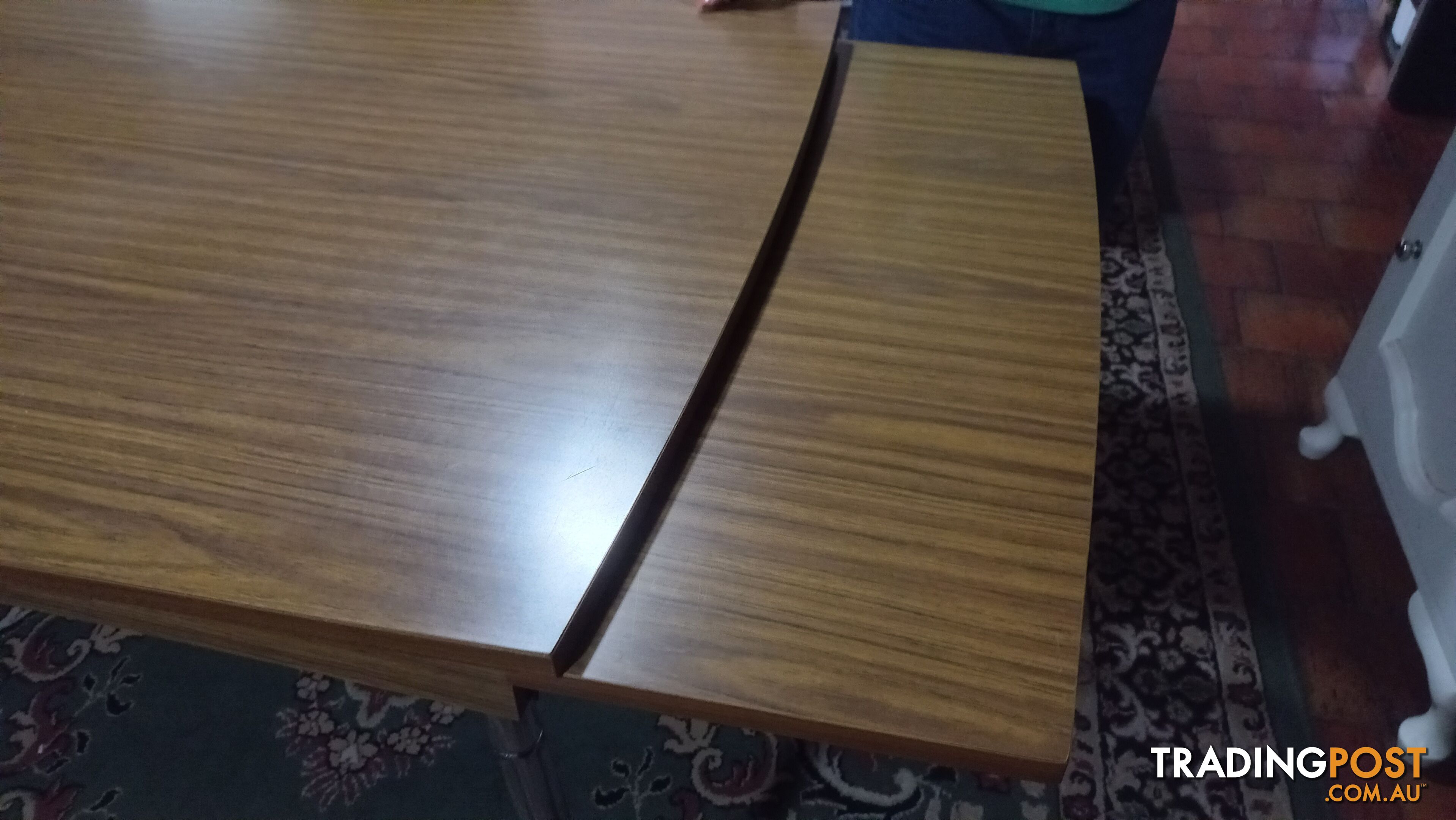 Retro Extendable Dining Room Table