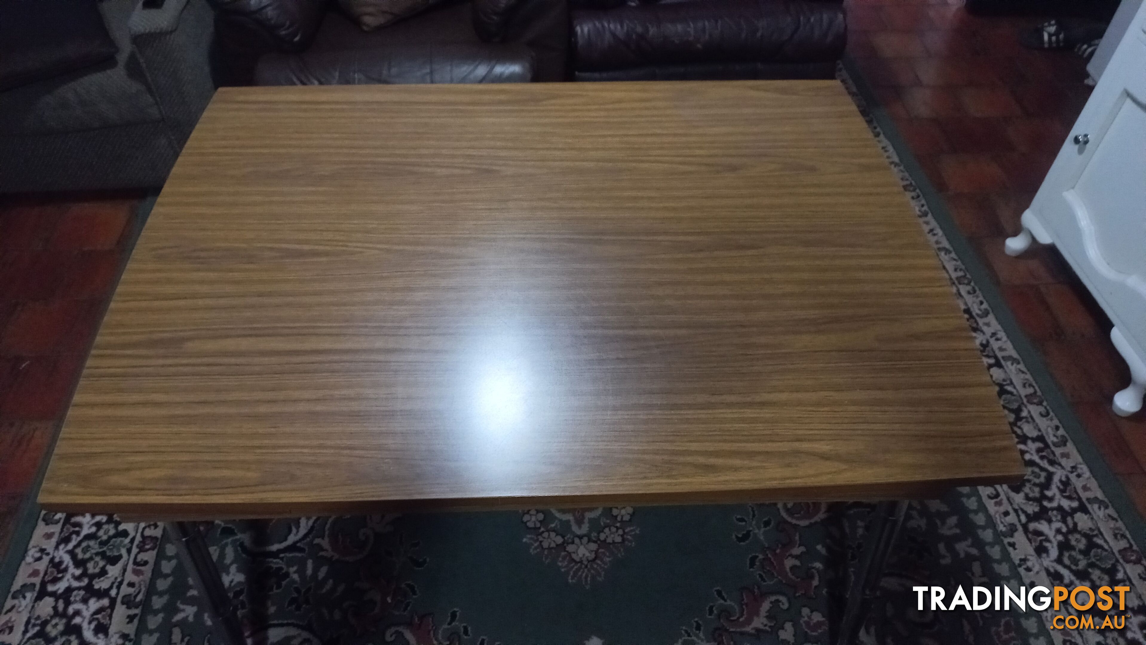 Retro Extendable Dining Room Table